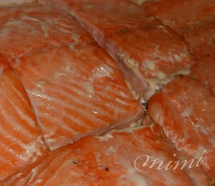 Лосось в сливочном соусе с огурцом и зеленым луком: шаг 2
