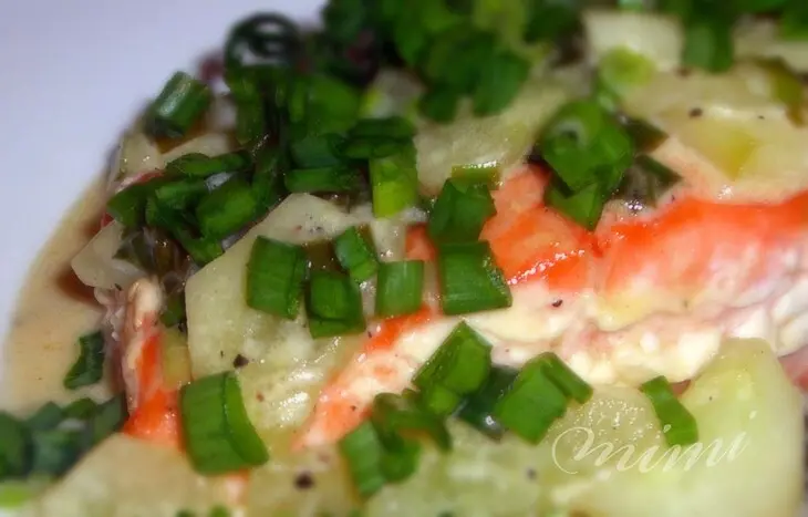 Лосось в сливочном соусе с огурцом и зеленым луком: шаг 6