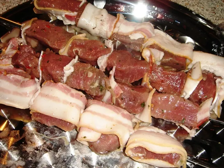 Шашлык из мяса ягненка с беконом: шаг 2