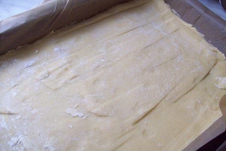 Вишнёво-маковый  пирог с творогом и посыпкой "штрейзель".: шаг 1