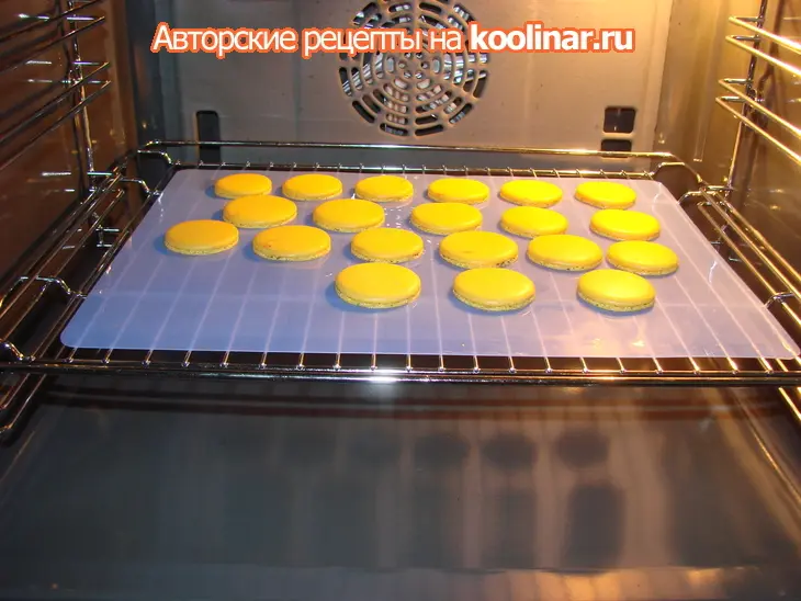 Макаронс с желе из кураги: шаг 3