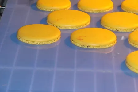 Макаронс с желе из кураги: шаг 4