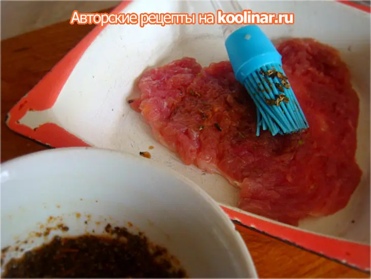 Мясные рулетики с помидорами в прованском соусе: шаг 1