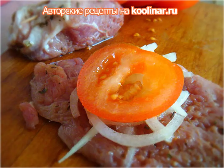 Мясные рулетики с помидорами в прованском соусе: шаг 3