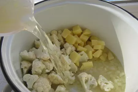 Суп из цветной капусты с пряными тостами (cauliflower soup with cheese and bacon toasts).: шаг 4
