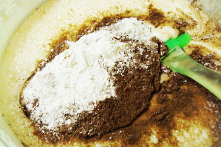 Шоколадный кекс "чернослив подшофе".: шаг 4
