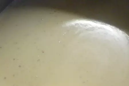 Сливочно-медовая панна котта с хурмой и зёрнами граната в меду: шаг 1