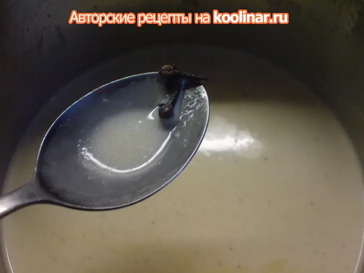 Сливочно-медовая панна котта с хурмой и зёрнами граната в меду: шаг 2