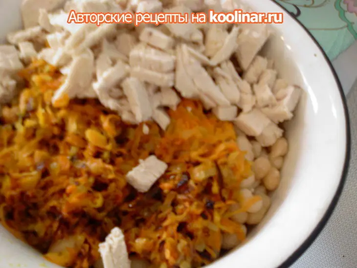 Негламурный, но вкусный салат из белой фасоли: шаг 3