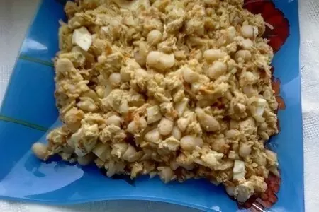 Негламурный, но вкусный салат из белой фасоли: шаг 5