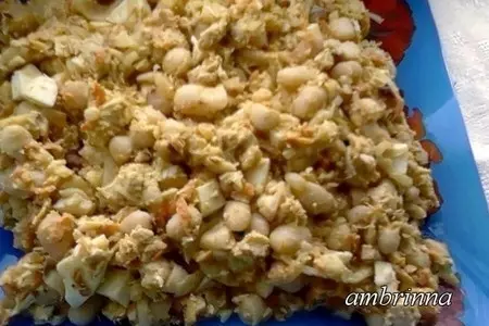 Негламурный, но вкусный салат из белой фасоли: шаг 6