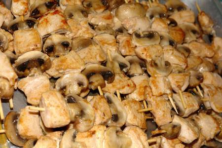 Куриные шашлычки с грибами в сливочном соусе.: шаг 4
