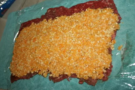 Мясной рулет с тыквой и орехами: шаг 5