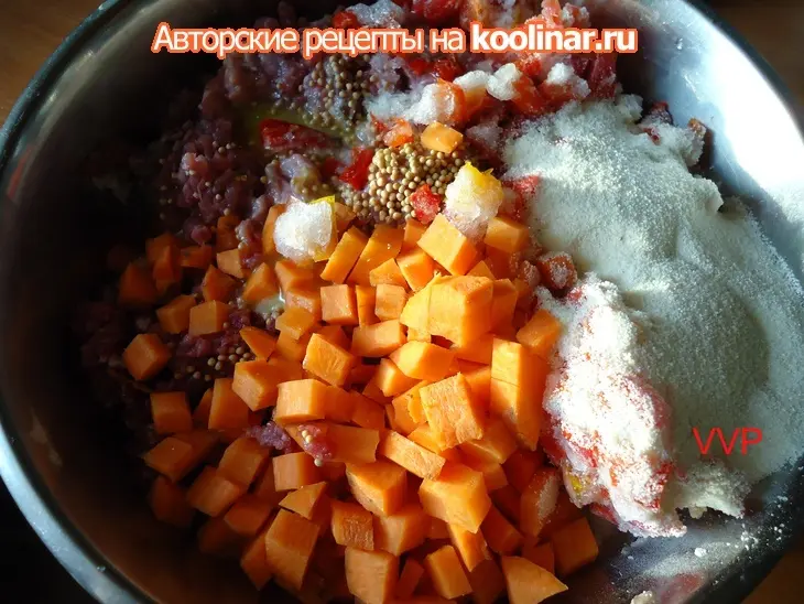 Мясной хлебец с морковью и перцем.: шаг 1