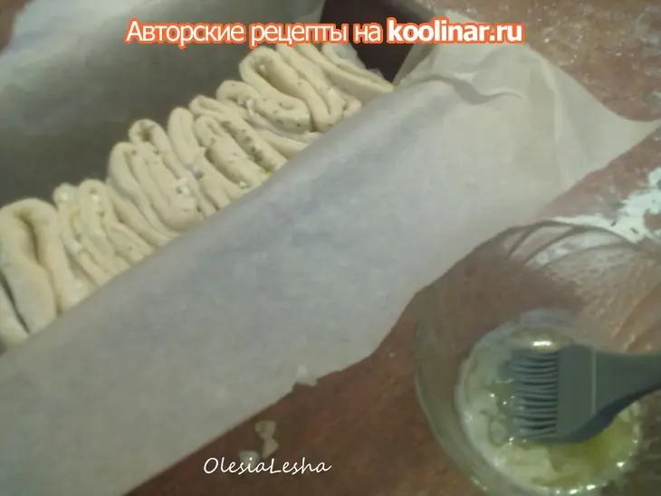 Воздушный хлеб в виде гармошки...с чесноком и прованскими травами "играй гармонь любимая"))): шаг 12