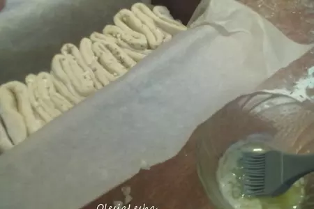 Воздушный хлеб в виде гармошки...с чесноком и прованскими травами "играй гармонь любимая"))): шаг 12