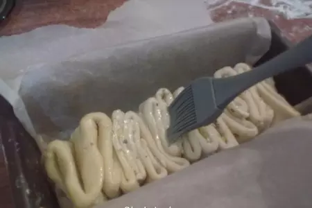 Воздушный хлеб в виде гармошки...с чесноком и прованскими травами "играй гармонь любимая"))): шаг 13