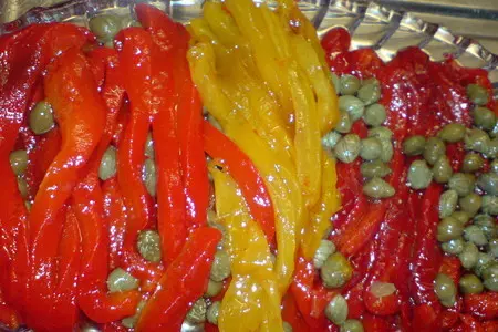 Закуска из печёного перца с каперсами,чесноком и зеленью: шаг 5
