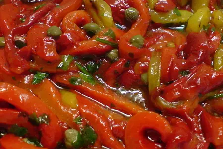 Закуска из печёного перца с каперсами,чесноком и зеленью: шаг 8