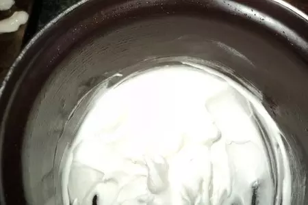 Меренги с фруктами и ягодами.: шаг 1