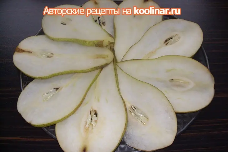 Вкуснейший грушевый пирог с шоколадом: шаг 1