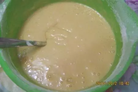Шоколадные блинчики с черносливом, греческим орехом и сметанным кремом: шаг 1