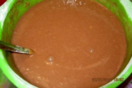 Шоколадные блинчики с черносливом, греческим орехом и сметанным кремом: шаг 4