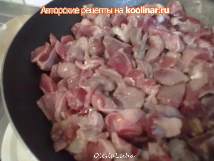 Самые обычные и вкусные блинчики...с начинкой из куриных желудков))): шаг 4