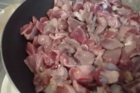 Самые обычные и вкусные блинчики...с начинкой из куриных желудков))): шаг 4