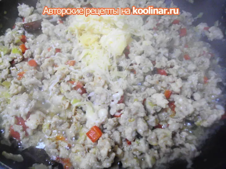 Картофельная запеканка с куриным фаршем.: шаг 3