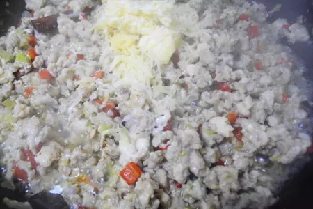 Картофельная запеканка с куриным фаршем.: шаг 3