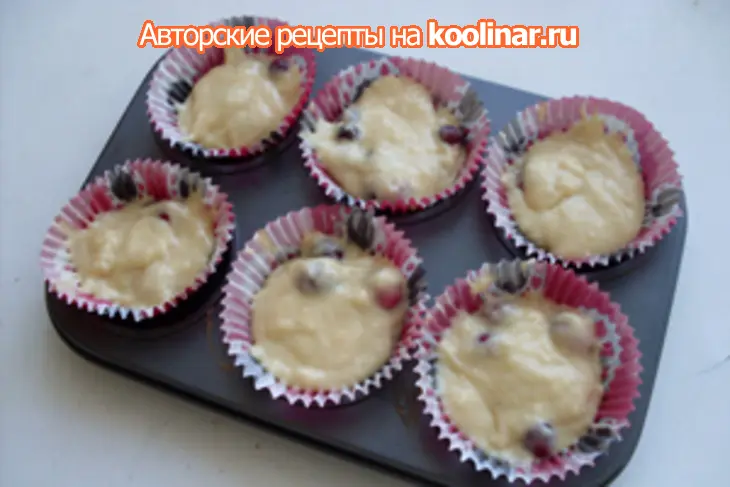 Сметанные кексы с клюквой: шаг 5
