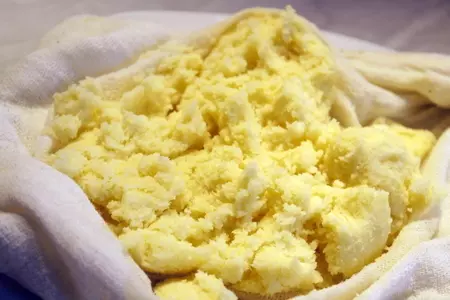 Картофельный пирог с квашеной капустой (дрожжевое тесто с сырым картофелем): шаг 2