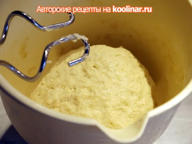 Картофельный пирог с квашеной капустой (дрожжевое тесто с сырым картофелем): шаг 3