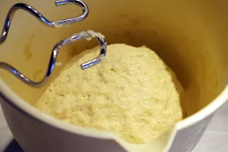 Картофельный пирог с квашеной капустой (дрожжевое тесто с сырым картофелем): шаг 3