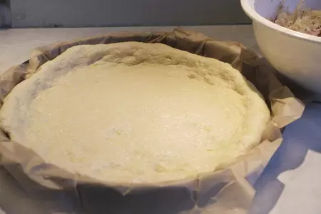 Картофельный пирог с квашеной капустой (дрожжевое тесто с сырым картофелем): шаг 5