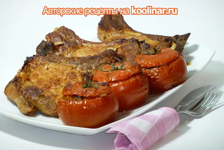Свиная корейка на гриле с фаршированными помидорами на гарнир: шаг 17