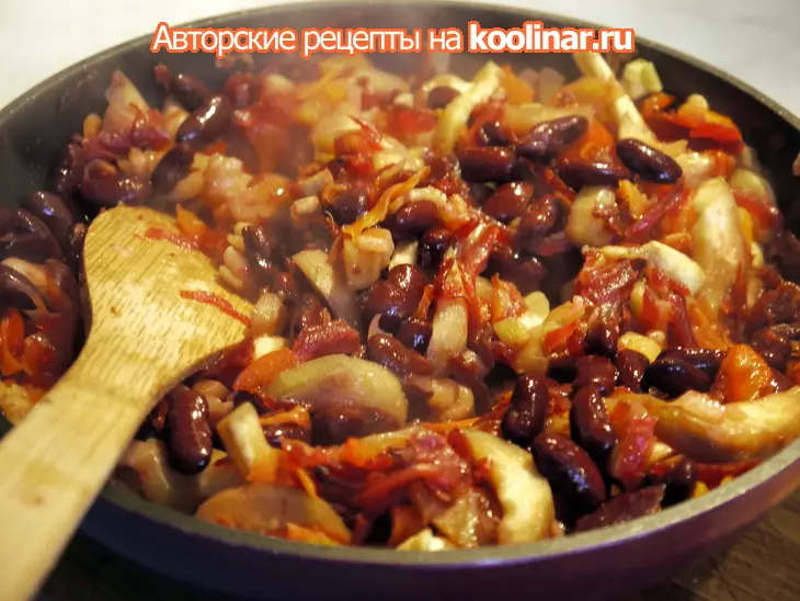 Постный борщ-имровизация с брокколи и баклажанами: шаг 1