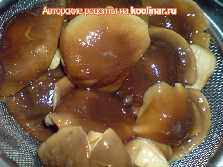Салат "росолье" с маринованными грибами: шаг 3