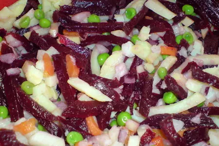 Салат "росолье" с маринованными грибами: шаг 5