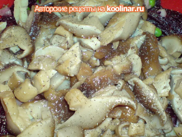 Салат "росолье" с маринованными грибами: шаг 6