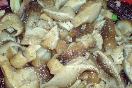 Салат "росолье" с маринованными грибами: шаг 6