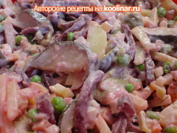Салат "росолье" с маринованными грибами: шаг 7