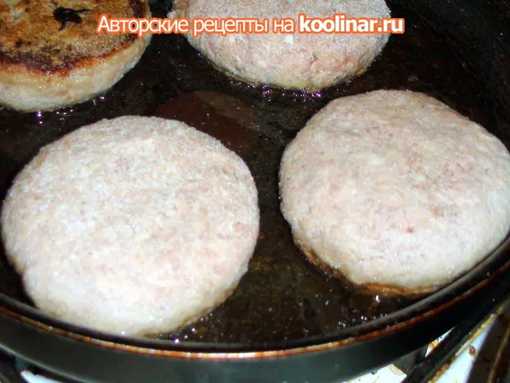 Молочные котлеты с геркулесом, сочные и нежные.: шаг 5