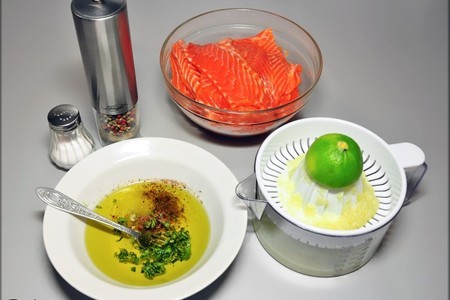 Форель, маринованная в оливковом масле и лаймовом соке с горчичным соусом.: шаг 2