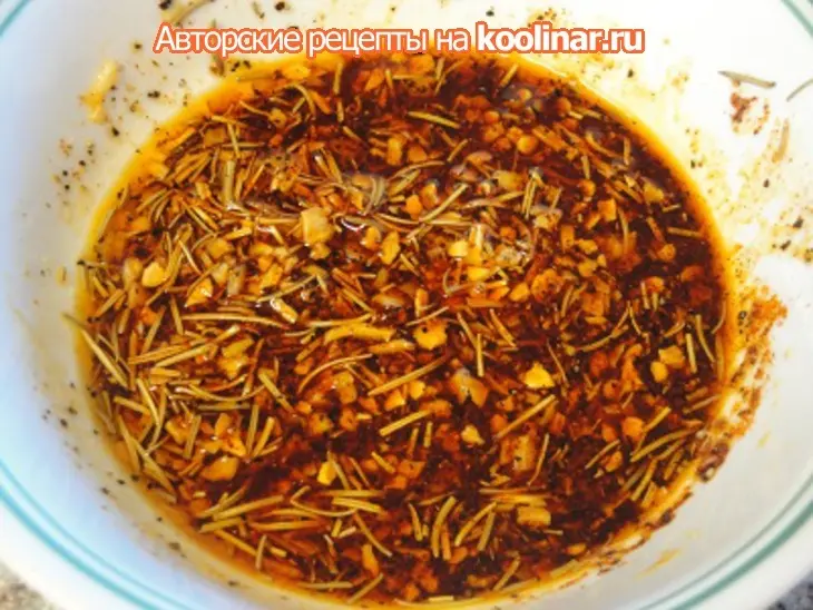 Мясо с чесноком, розмарином и картофелем: шаг 4