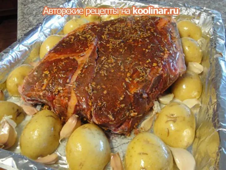Мясо с чесноком, розмарином и картофелем: шаг 5