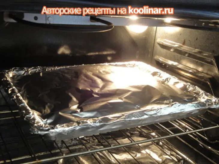 Мясо с чесноком, розмарином и картофелем: шаг 6