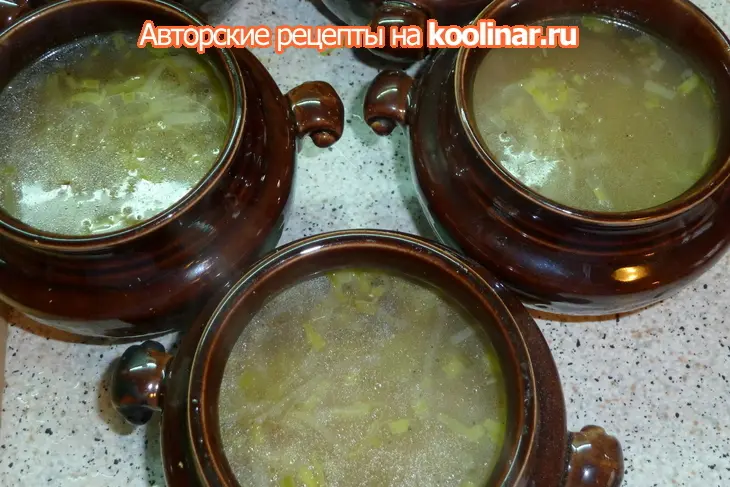 Томленый в горшочке ароматный суп из индейки с перловой крупой: шаг 7