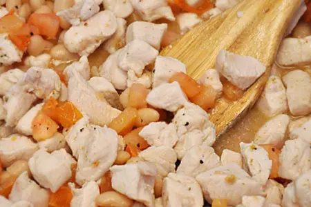 Пита с начинкой из куриной грудки, баклажанов и фасоли (домашний фаст-фуд): шаг 1
